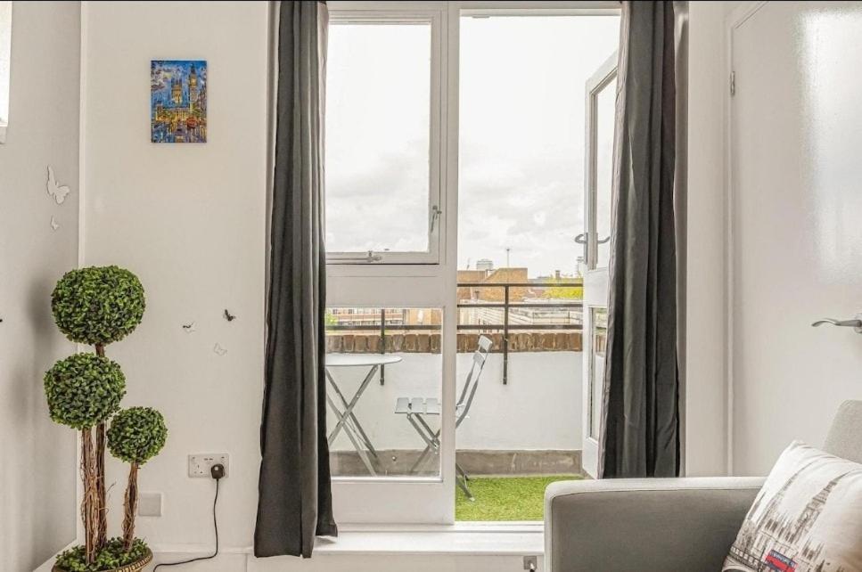 Amazing Marina-Overlooking 1Bed London Exterior photo