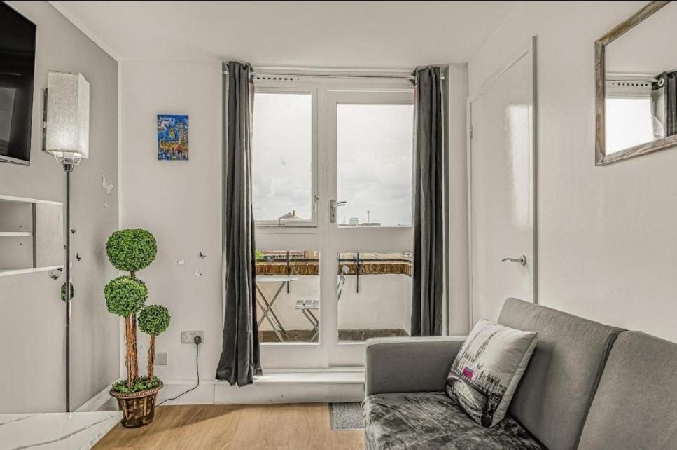 Amazing Marina-Overlooking 1Bed London Exterior photo
