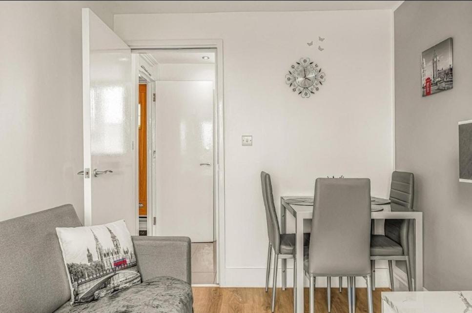 Amazing Marina-Overlooking 1Bed London Exterior photo