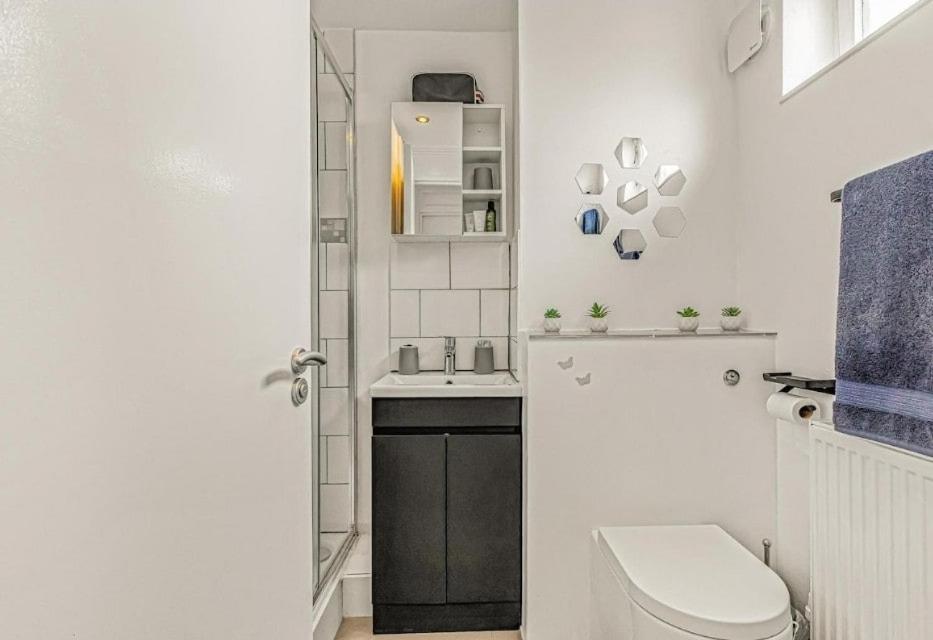 Amazing Marina-Overlooking 1Bed London Exterior photo