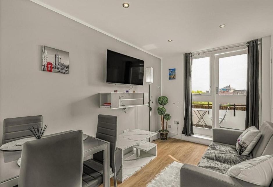 Amazing Marina-Overlooking 1Bed London Exterior photo