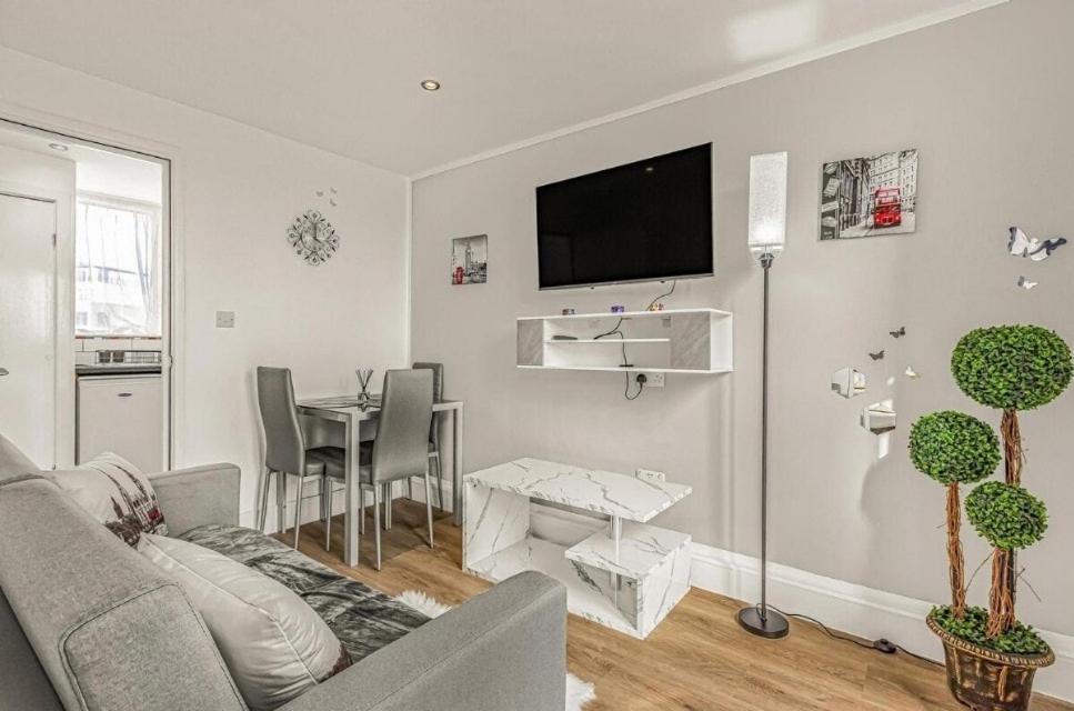 Amazing Marina-Overlooking 1Bed London Exterior photo