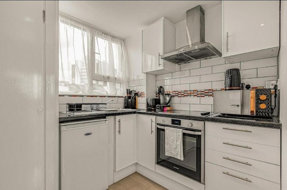 Amazing Marina-Overlooking 1Bed London Exterior photo